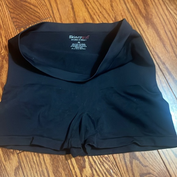 Skinnygirl stretch shorties - Picture 3 of 6